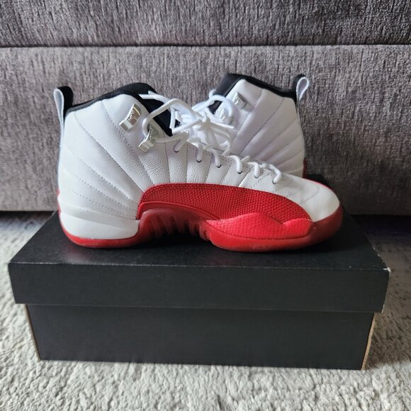 Air Jordan 12 Retro - Picture 5 of 7